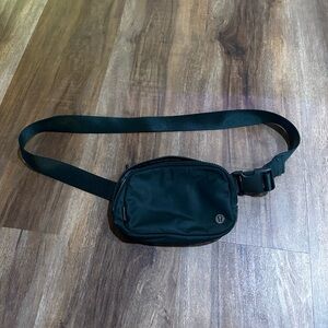 Lululemon Dark Green Black Belt Bag